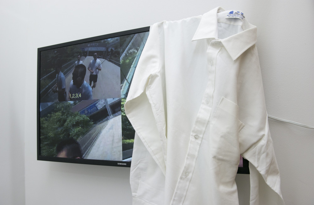 Yefu Liu Floating point (Detail), 2015 Single channel HD video, 9m24s, running shoe, selfie stick, iPhone 