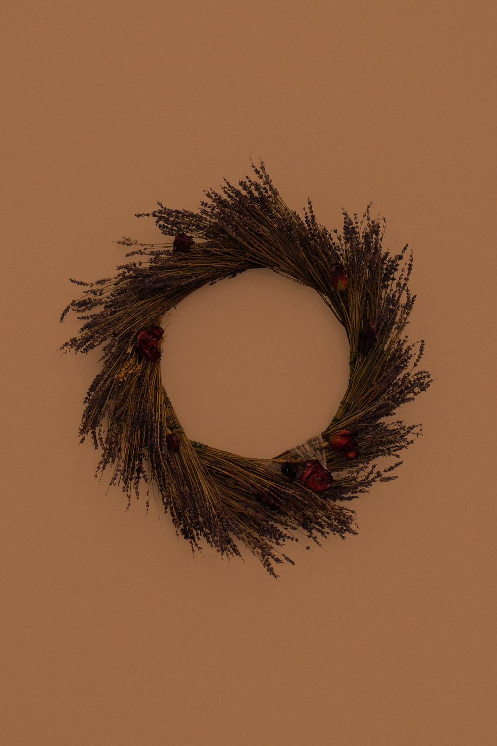 Marissa Jezak Sleeping Beauty,2016 French lavender, red roses, baby's breath, tulle, hardware, moonlight path shower gel, slideshow